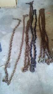 lot 776 image: Chains (5) and more.