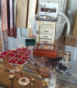 lot 785 image: Plethora of Jewelry, Music Boxes