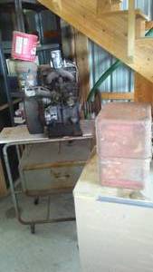 lot 792 image: Wisconsin Engine with Rolling Stand Tool Box and More.