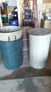 lot 860 image: Barrels (3) Garbage Cans (2).
