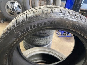 lot 7 image: 2 Bridgestone Dueler P28545R22