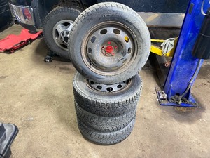 lot 6 image: 18565R15 Bridgestone Blizzak