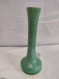 lot 9 image: REDWING 510 Green Bud Vase