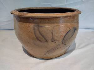 lot 23 image: Vintage Salt Glazed Stoneware Pot