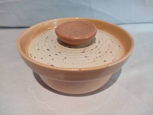lot 22 image: Vintage CALIFORNIA Pottery Bowl with Lid