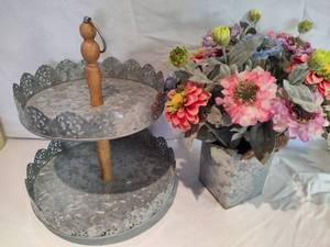 lot 18 image: Decorative Two Tier Metal Stand & Flower Arrangement