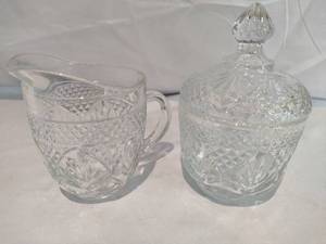 lot 36 image: Vintage Cristal dArques Creamer and Sugar Bowl wLid