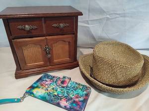 lot 76 image: Asst Personal Items