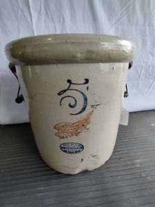 lot 52 image: Red Wing 5g Crock
