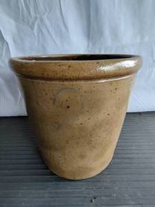 lot 56 image: 2g Salt Glazed Crock