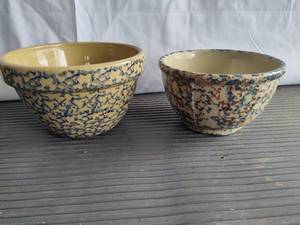 lot 57 image: Two Spongeware Bowls