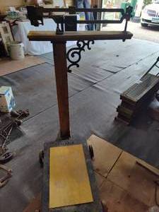 lot 100 image: Reliable Antique Scale