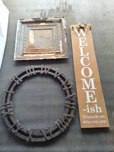 lot 105 image: Asst Wall DecorSigns