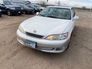 lot 11 image: 2001 Lexus ES 300