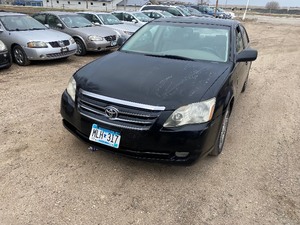 lot 13 image: 2005 Toyota Avalon