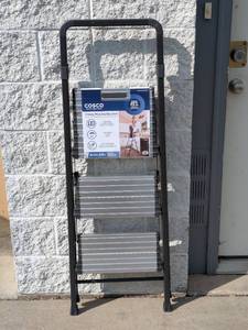 lot 11 image: NEW COSCO 3 STEP STOOL