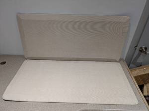 lot 37 image: SET OF 2 COMFORT GEL MATS
