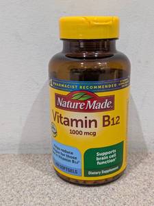 lot 72 image: BOTTLE OF 400 SOLFGELS NATURE MADE VITAMIN B-12 (1000MCG)