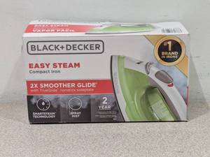 lot 76 image: BLACK AND DECKER EASY STEAM COMPACT IRON