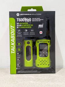 lot 96 image: MOTOROLA SOLUTIONS T600 H20 TWO-WAY RADIOS 2PK.