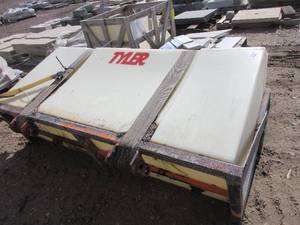 lot 132 image: LARGE TYLER FLUID TANK