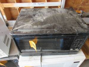 lot 183 image: MICROWAVE OVEN