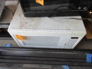 lot 184 image: MICROWAVE OVEN
