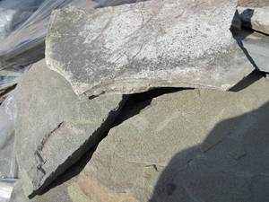 lot 47 image: PATTERNED NEW YORK BLUESTONE FLAGSTONE STEPPERS