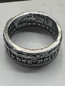 lot 18 image: Coin Ring (appears size 11)