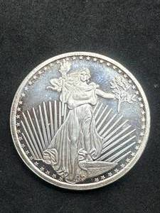 lot 42 image: 1oz .999 Silver Round