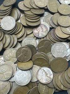 lot 48 image: Just Over 1 Pound of Unsearched Wheat Pennies