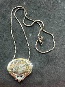 lot 57 image: Unique Stone Small Necklace