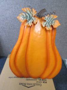 lot 15 image: Metal Pumpkin Dcor...