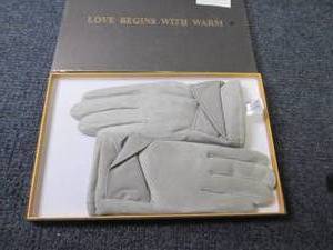 lot 39 image: 2 pr Small Ladies Grey Gloves...