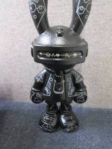 lot 41 image: Robot Dcor...
