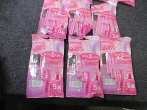 lot 55 image: 6- 5 pc Lady Razors...