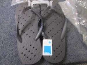 lot 131 image: 6 pr Large Room Essentials Shower S...