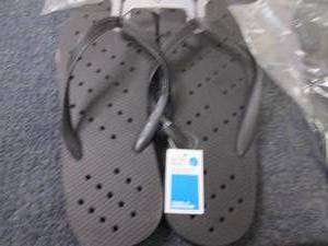 lot 132 image: 6 pr Large Room Essentials Shower S...