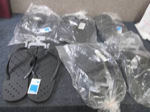 lot 133 image: 6 pr Large Room Essentials Shower S...