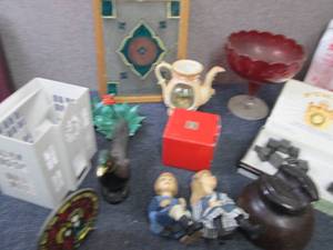 lot 145 image: Dcor & Misc...