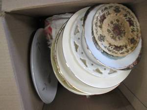 lot 155 image: Large Assortment Vintage Plates & T...