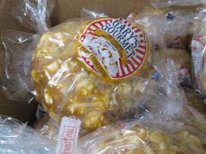 lot 348 image: Garys Gourmet Soft Caramel Corn Ba...