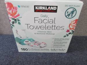 lot 356 image: 180 ct Kirkland Daily Facial Towele...