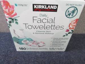 lot 357 image: 180 ct Kirkland Daily Facial Towele...