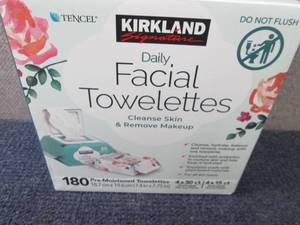 lot 358 image: 180 ct Kirkland Daily Facial Towele...