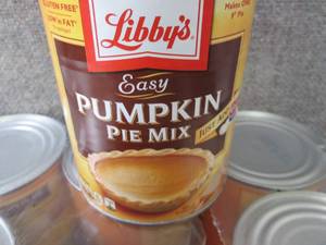lot 370 image: 6- 30 oz Libbys Easy Pumpkin Pie M...