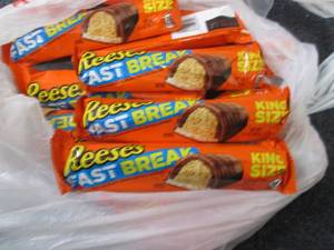 lot 385 image: 12- 3.5 Reeses Fast Break King Siz...
