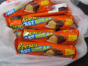lot 386 image: 12- 3.5 Reeses Fast Break King Siz...