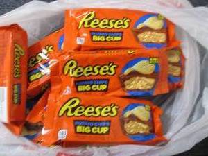 lot 390 image: 12- 2.6 oz Reeses Potato Chips Big...