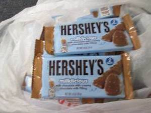 lot 394 image: 12- 1.4 oz Hersheys Milklicious...
